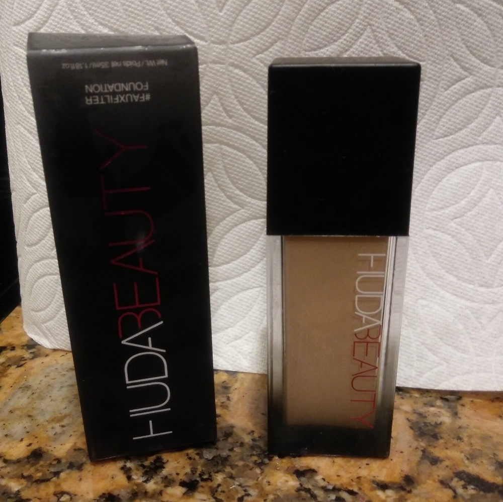 Huda beauty #fauxfilter foundation "angel food"